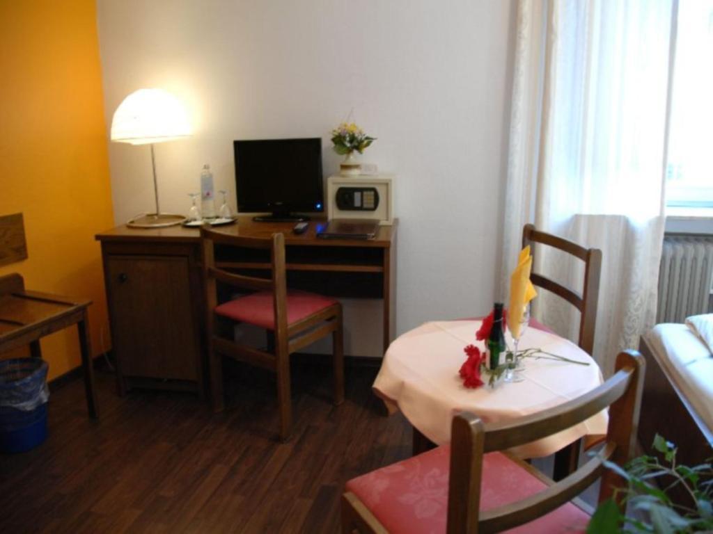 Hotel Loehr Баден-Баден Екстериор снимка